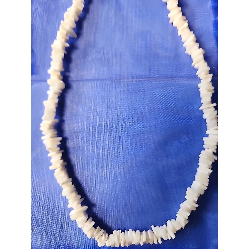 Vintage Hawaiian White Puka Shells Seashell Necklace 16